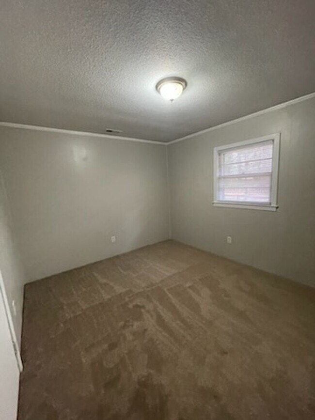 Building Photo - 301 Abbott Dr