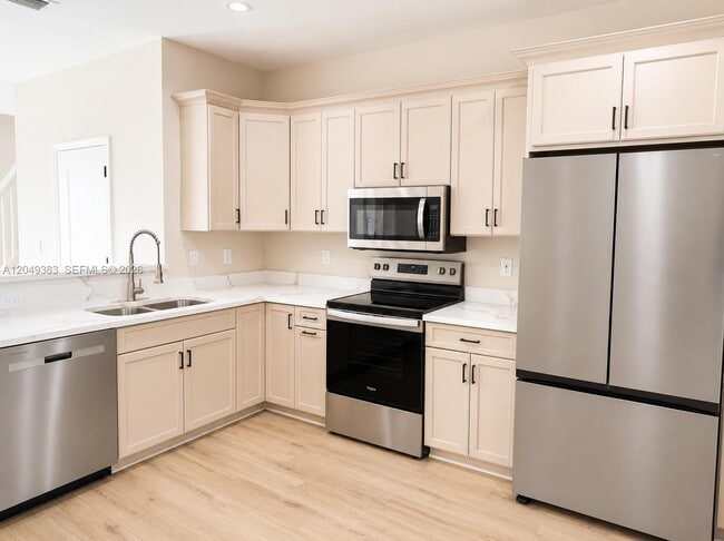 Building Photo - 1820 Salerno Cir