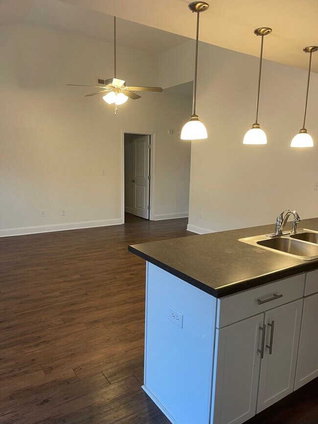 Building Photo - 1511 Joy St SE