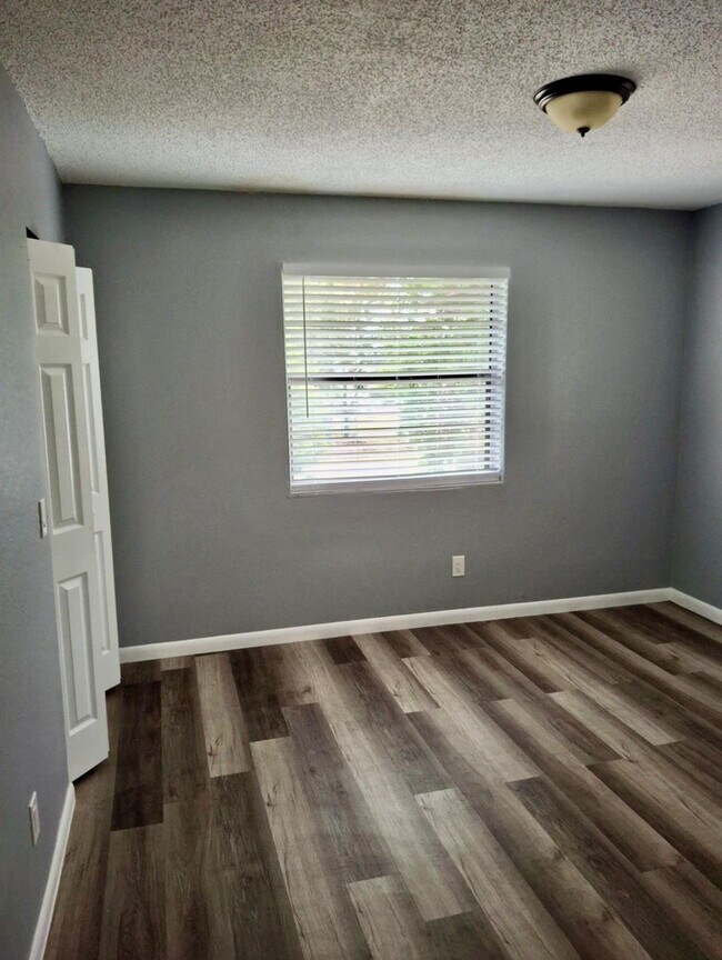 Building Photo - 910 Wagner Pl