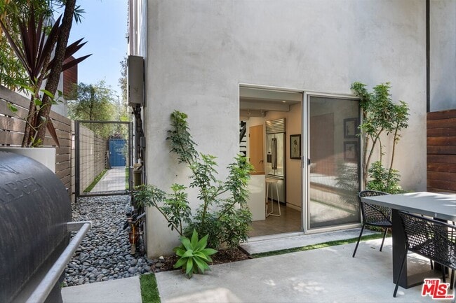 Building Photo - 720 Brooks Ave