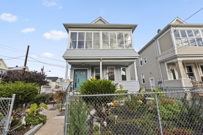 Building Photo - 40 Yereance Ave