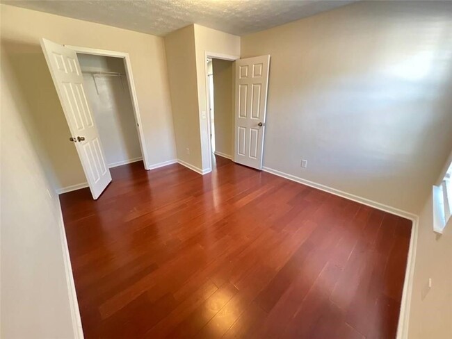 Building Photo - 1418 Brookside Manor Ct