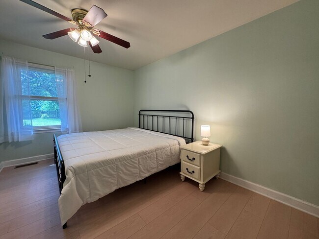 Building Photo - Beautiful 3 Bed 2.5 Bath Single Family Hom...