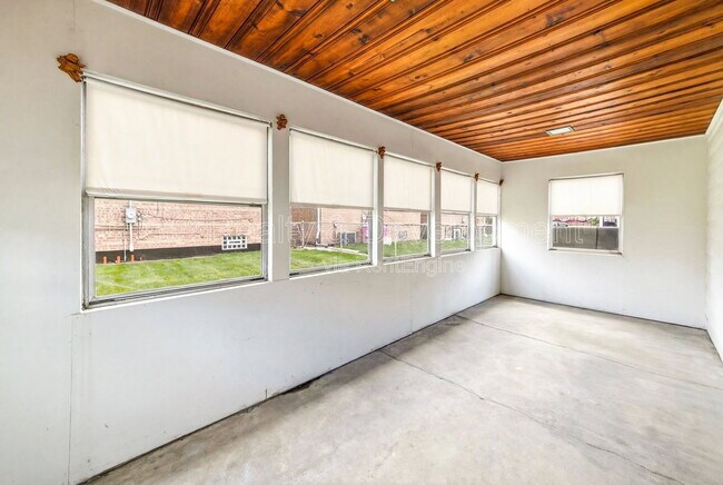 Building Photo - 5144 S Melvina Ave