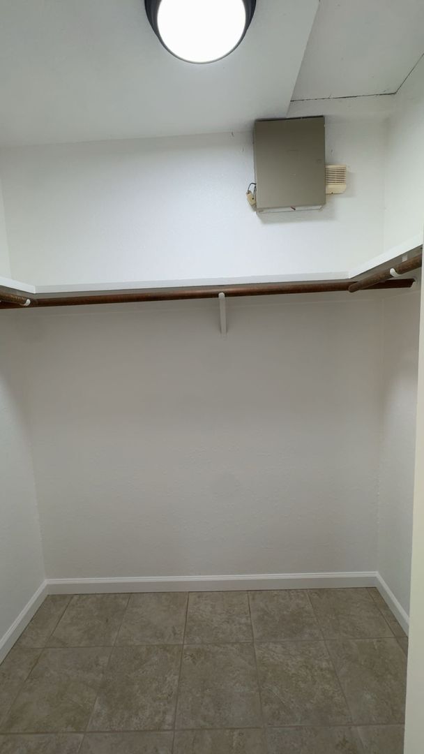Building Photo - Like New! Newly Remodeled Home for Rent in...