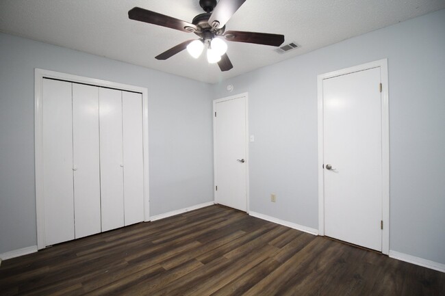 Building Photo - 2 bed 2 bath 1st floor condo near Pensacol...