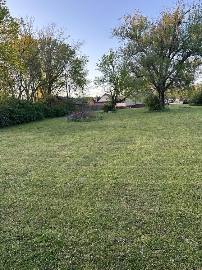 Building Photo - Available Now! Spacious 2 Bedroom, 1 Bathroom with Bonus Room & Huge Backyard