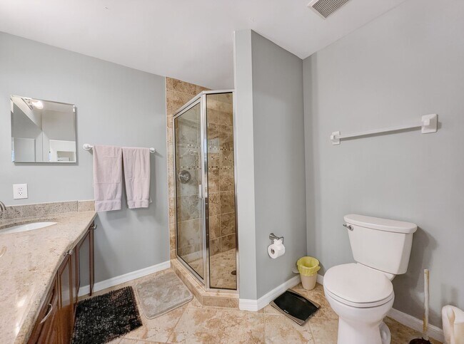 Building Photo - Beautifully furnished 2BR/2BA first-floor condo