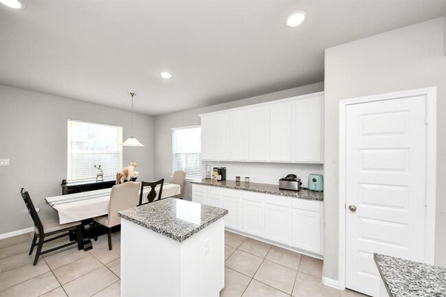 Building Photo - 6302 Prince Pl Dr