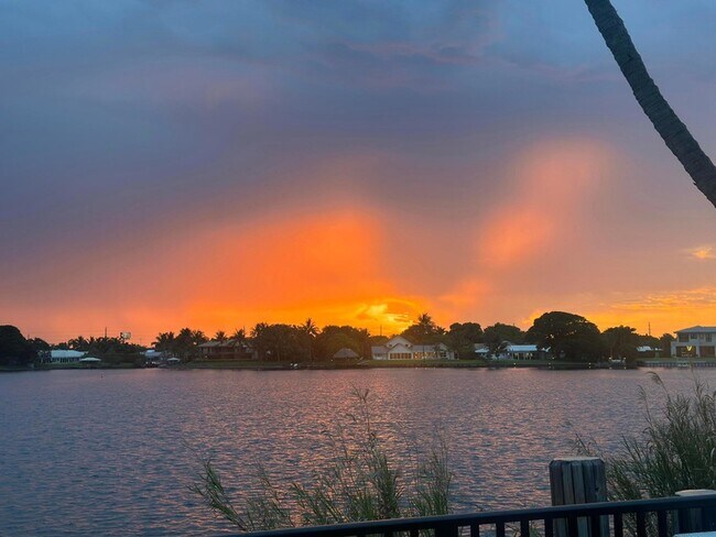 Building Photo - 25 NW 24th Ct