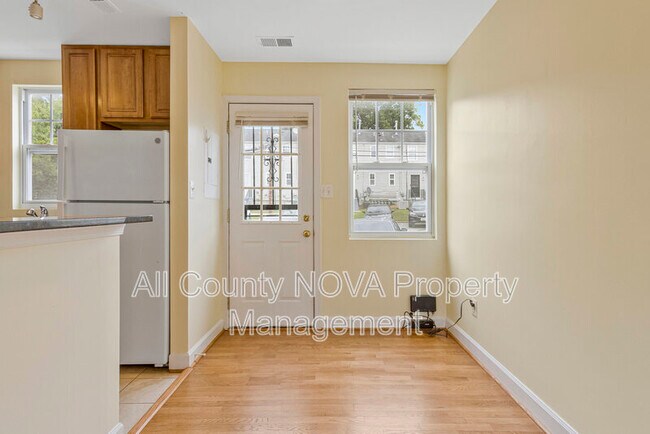 Building Photo - 2511 Kent Town Pl