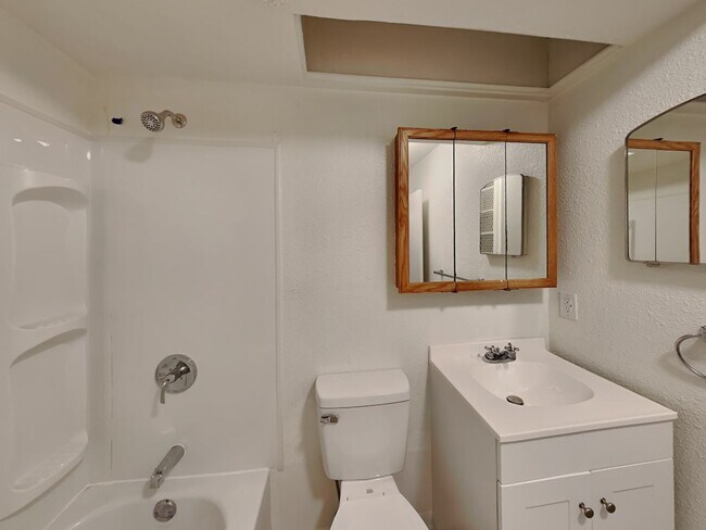 Building Photo - ADORABLE HOME IN ARLINGTON!