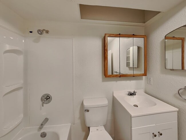 Building Photo - Move-in Special: Receive $500 off your first full month’s rent when you move in on or before 11/3...