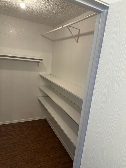 walk in closet - 4504 Dorsett Oaks Cir