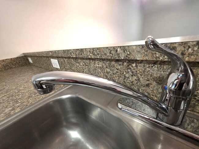 Building Photo - 102 Hunter's Way