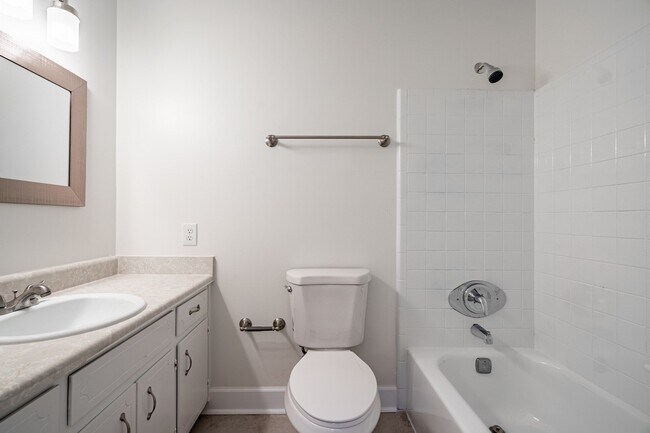 Building Photo - Stunningly renovated 4 bedroom 3 bathroom ...