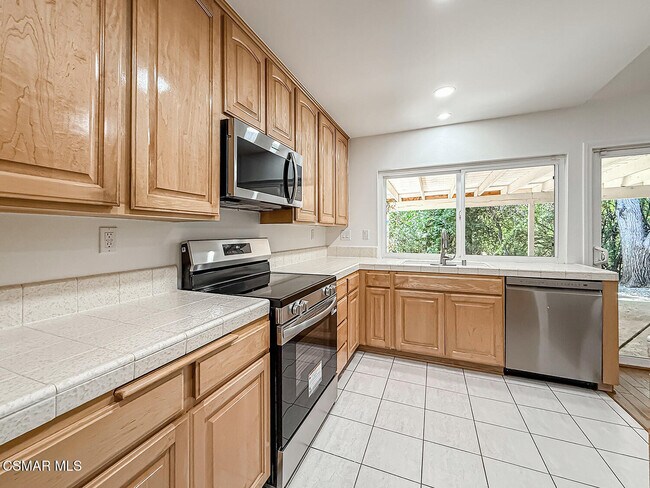 Building Photo - 3761 Patrick Henry Pl