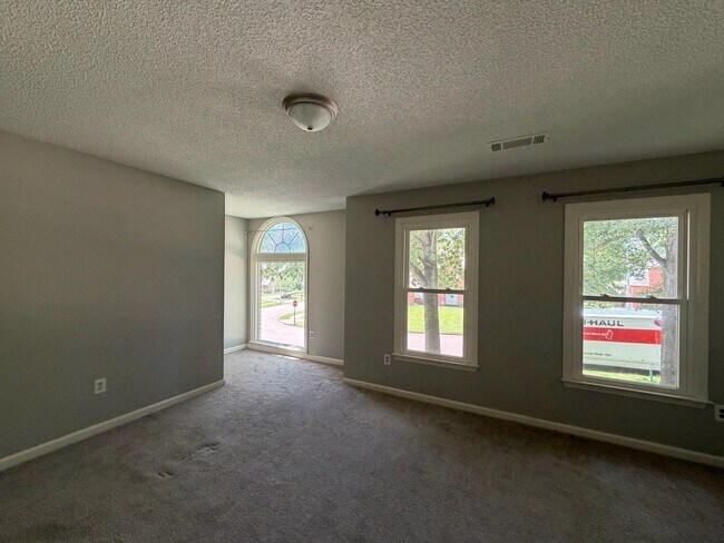 Building Photo - 2910 Foster Dale Cove
