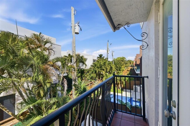 Building Photo - 2515 NE 18th St