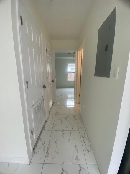 Building Photo - 2702 Larkspur Ave