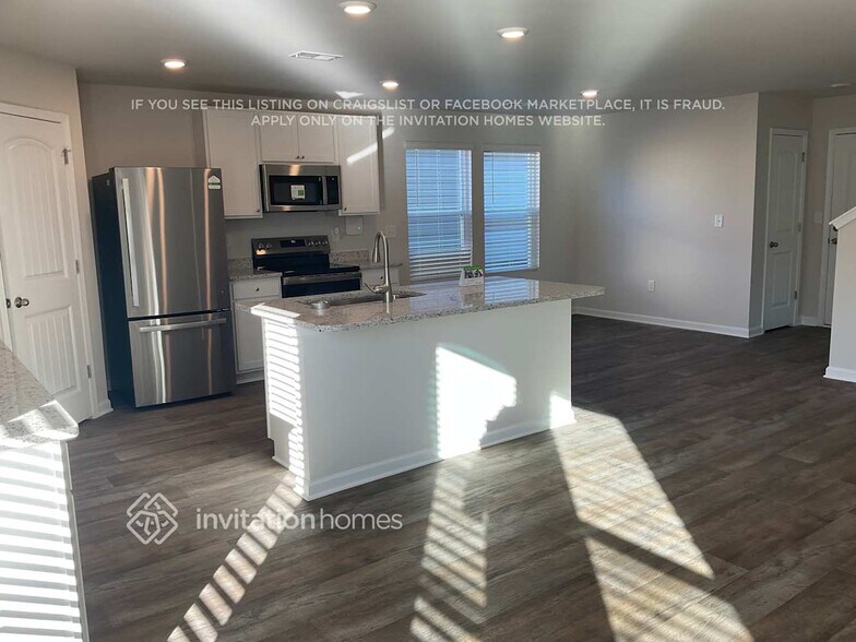 Building Photo - 203 White Flds Ave