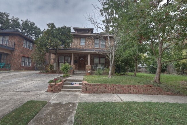 Building Photo - 1334 W Pierce St