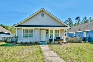Building Photo - PRICE DROP!! Great 3-bedroom Florida cotta...