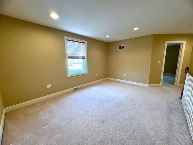 Building Photo - 3 bedroom 2.5 bathroom Townhome in Mount Joy!