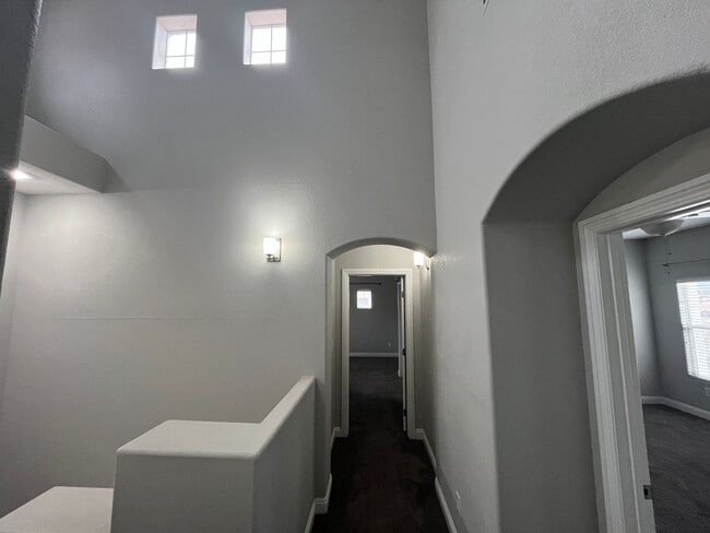 Building Photo - Beautiful 3 bedroom home