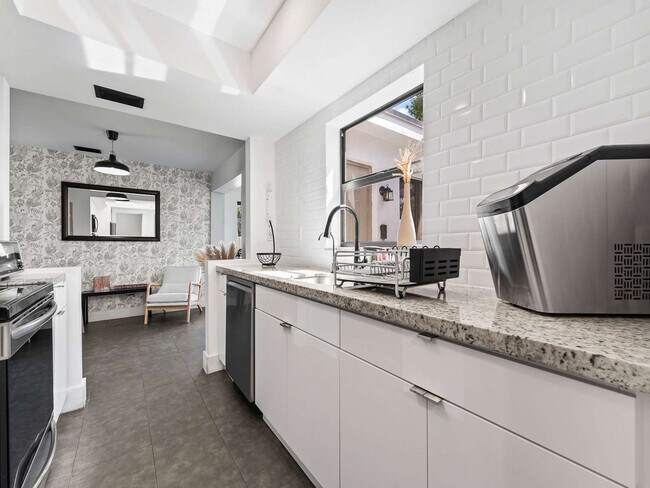 Building Photo - 2740 NW 21st St