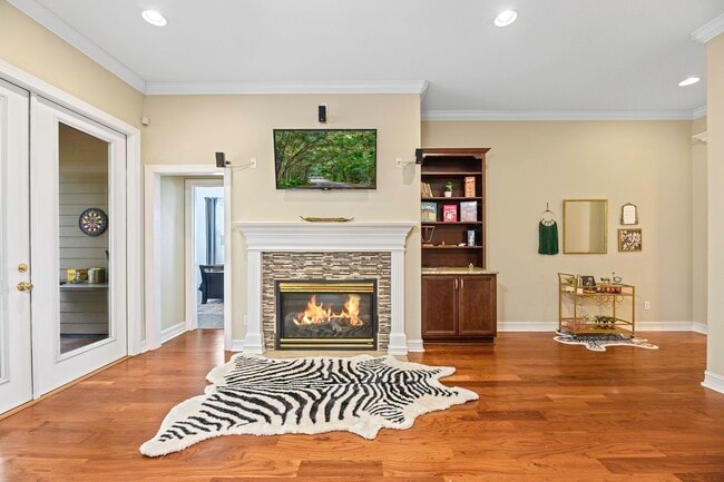 Building Photo - 5697 Burnside Cir