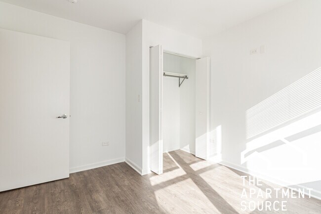 Building Photo - 940 W Winona St