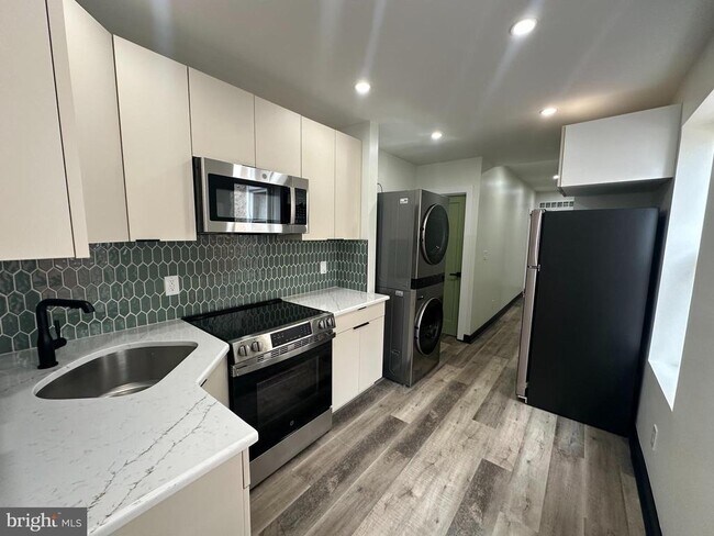 Building Photo - 2539 N Marshall St