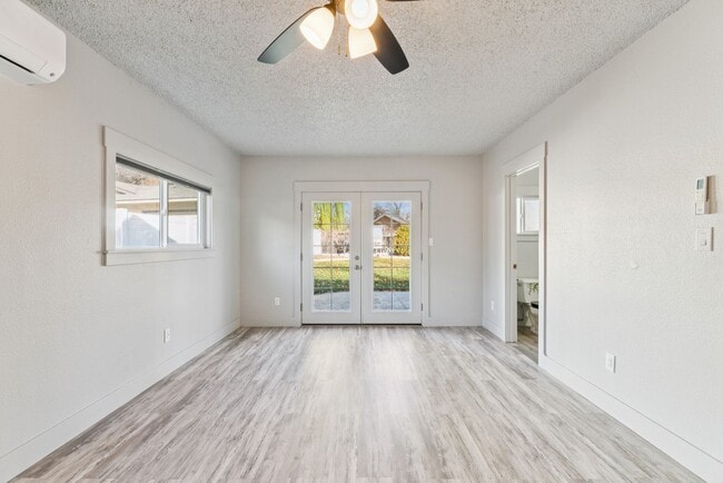 Building Photo - 4306 Plum St