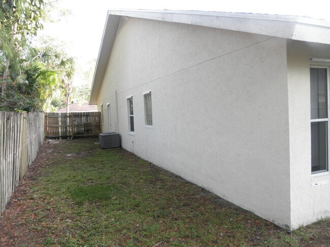 Building Photo - 13708 Lavender Ln
