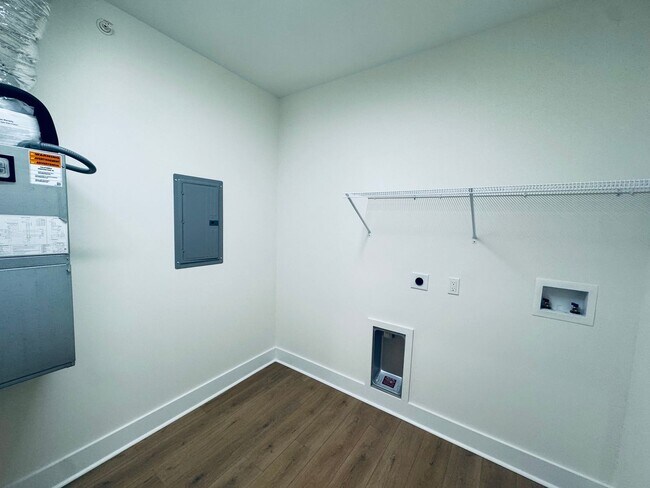 Building Photo - Brand New Luxury Condo - Top Floor