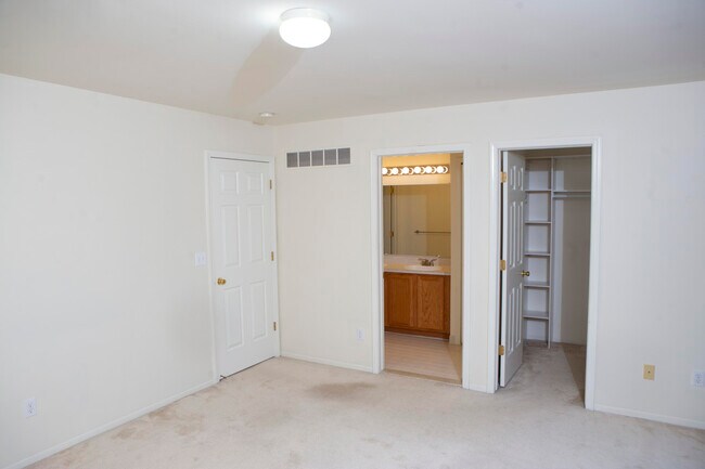 Building Photo - 38286 Brook Dr