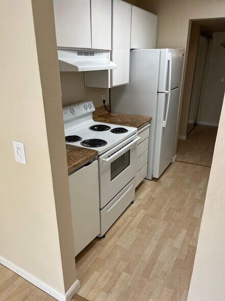 Building Photo - 320 N Civic Dr