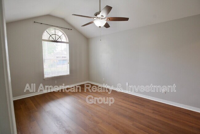 Building Photo - 1911 Summer Hills Ln