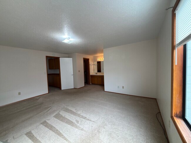 Building Photo - 7050 SW 174th Ave
