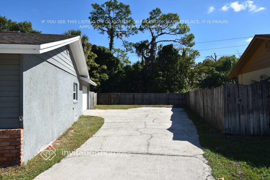 Building Photo - 112 Cottesmore Cir W