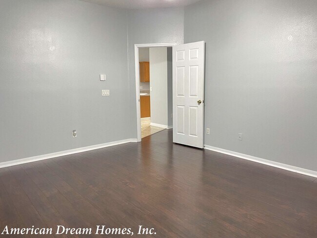 Building Photo - A Gorgeous Home with Beautiful Water View in Andover Point!