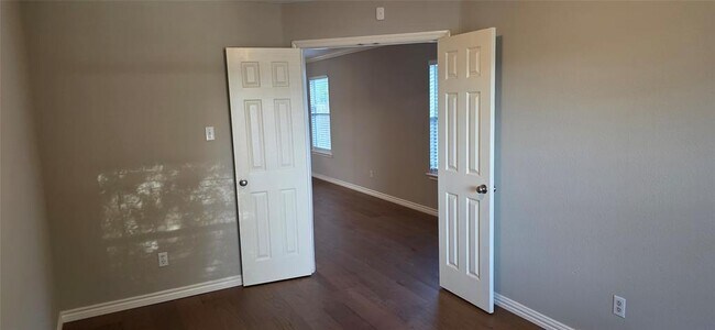 Building Photo - 204 Quail Hollow Dr