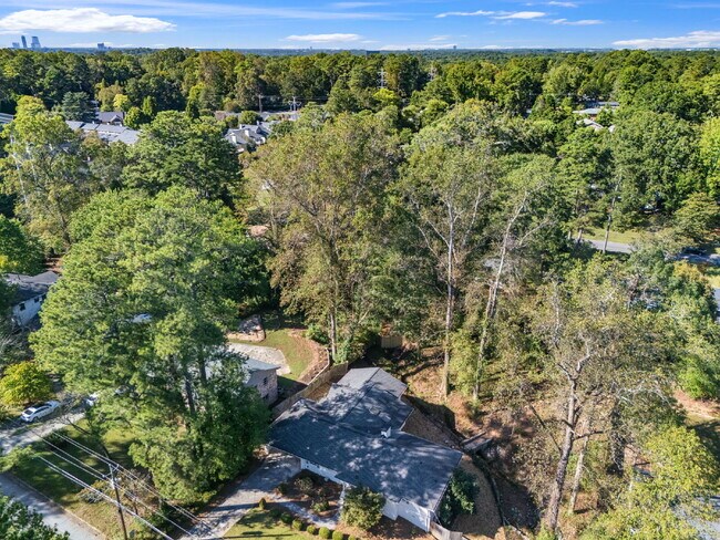 Building Photo - Move in before December 31st and get $100 OFF your rent for the first 3 months — PLUS a $250 Amaz...