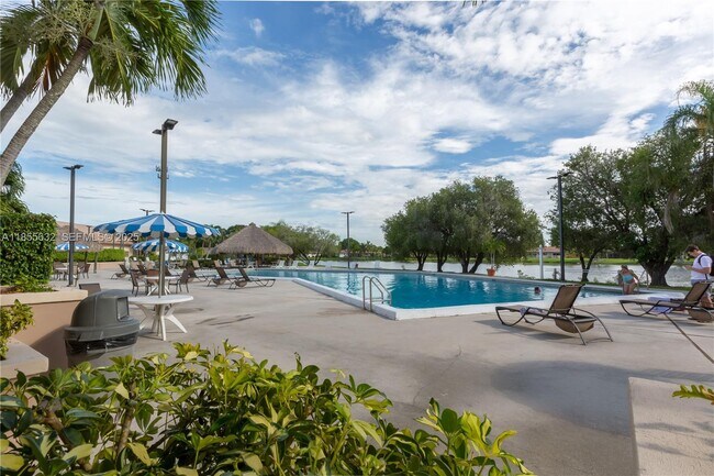 Building Photo - 16251 Golf Club Rd