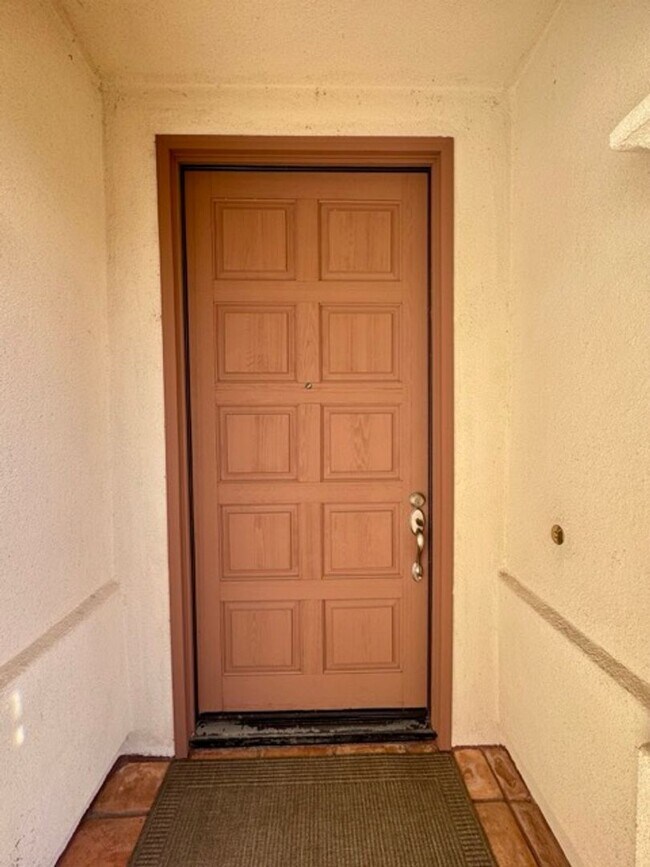 Building Photo - FOR LEASE: Stunning expansive 3 Bedroom Re...