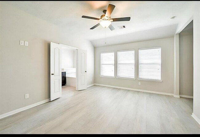 Building Photo - 20711 Winghaven Dr
