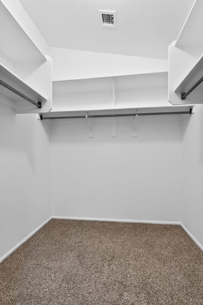 Building Photo - 41628 W Hillman Dr