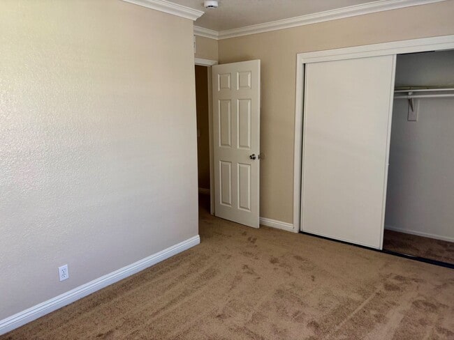 Building Photo - 5640 Riverside Dr